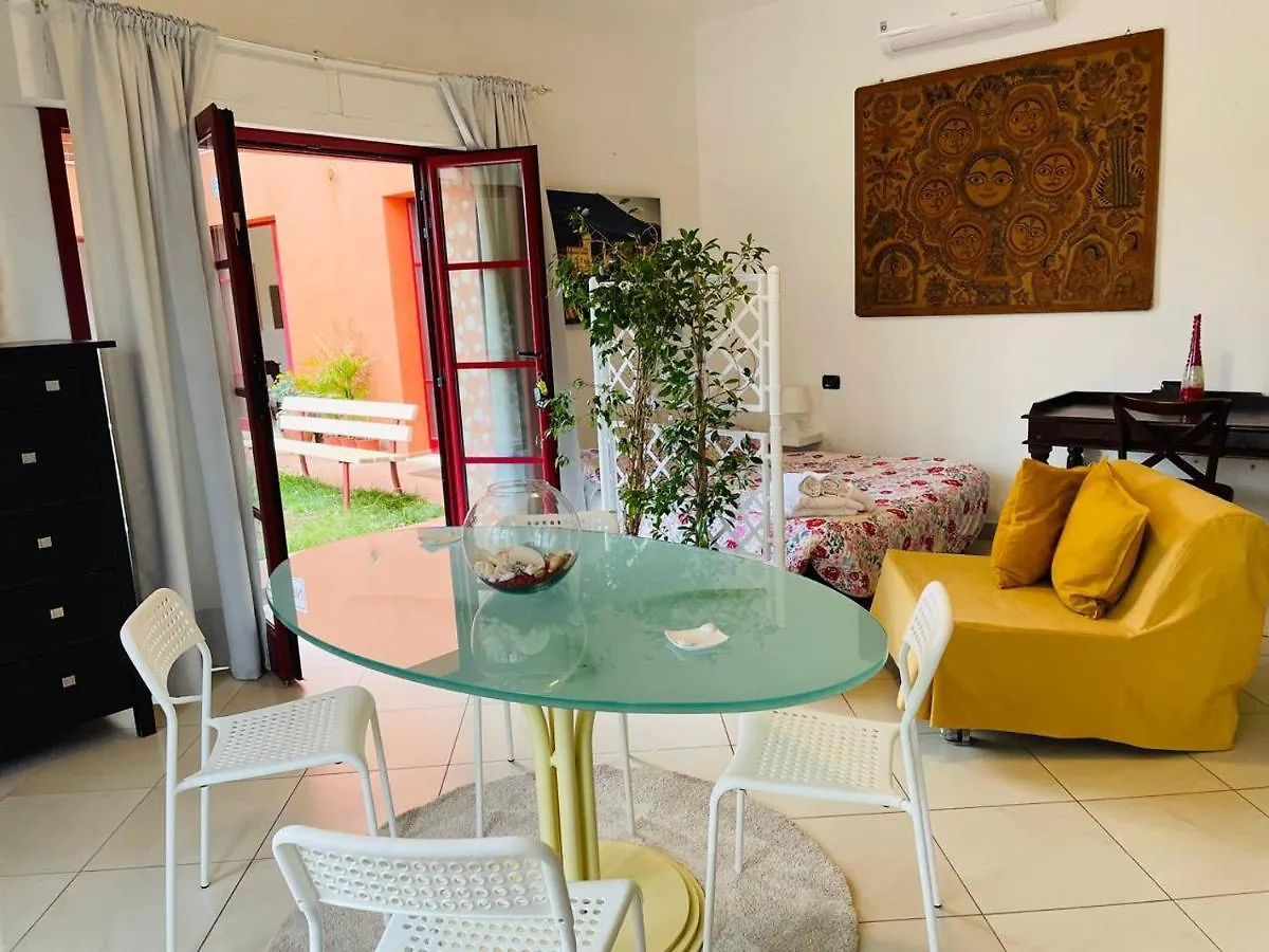 Апарт-отель Regina Del Mare Holiday Apartments Тиррения