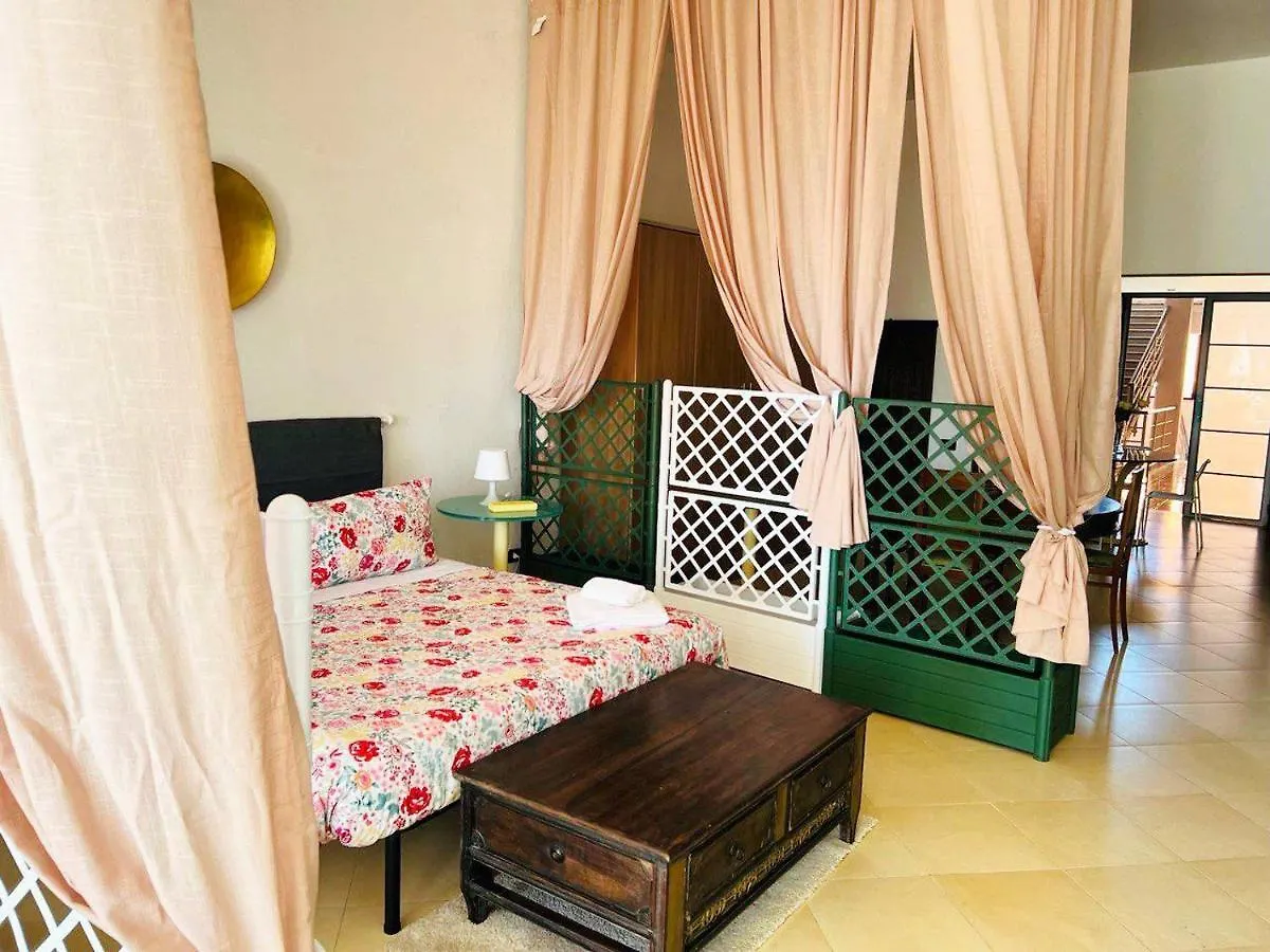 Апарт-отель Regina Del Mare Holiday Apartments Тиррения